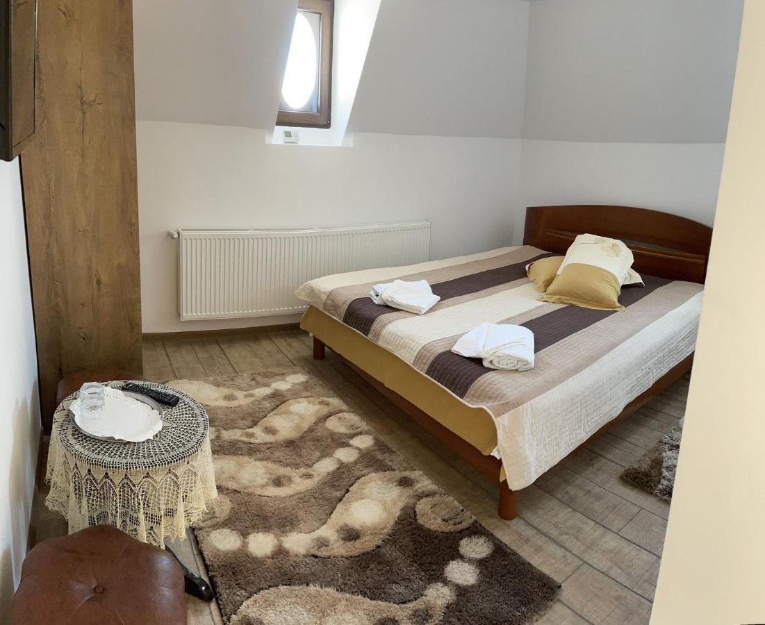 Casa Continentelor Hotell Cîmpulung Exteriör bild