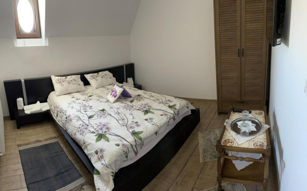 Casa Continentelor Hotell Cîmpulung Exteriör bild