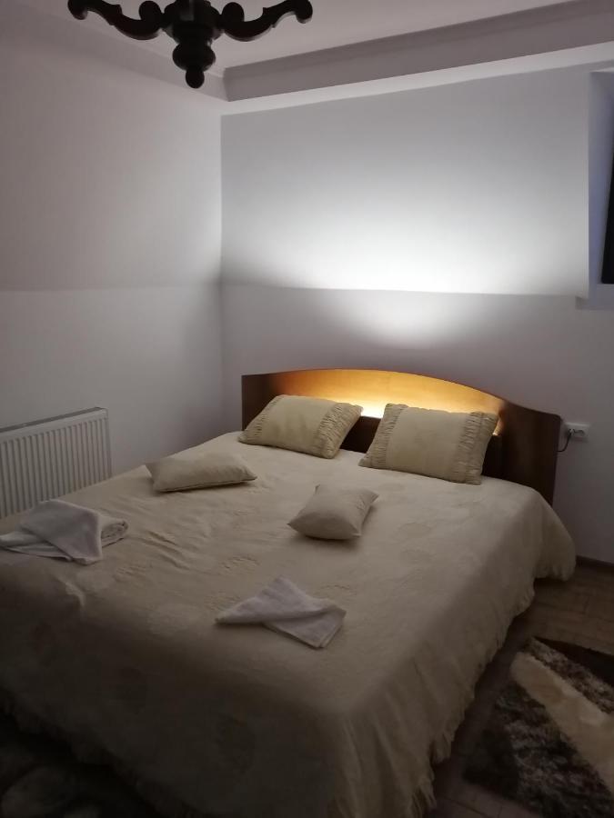 Casa Continentelor Hotell Cîmpulung Exteriör bild