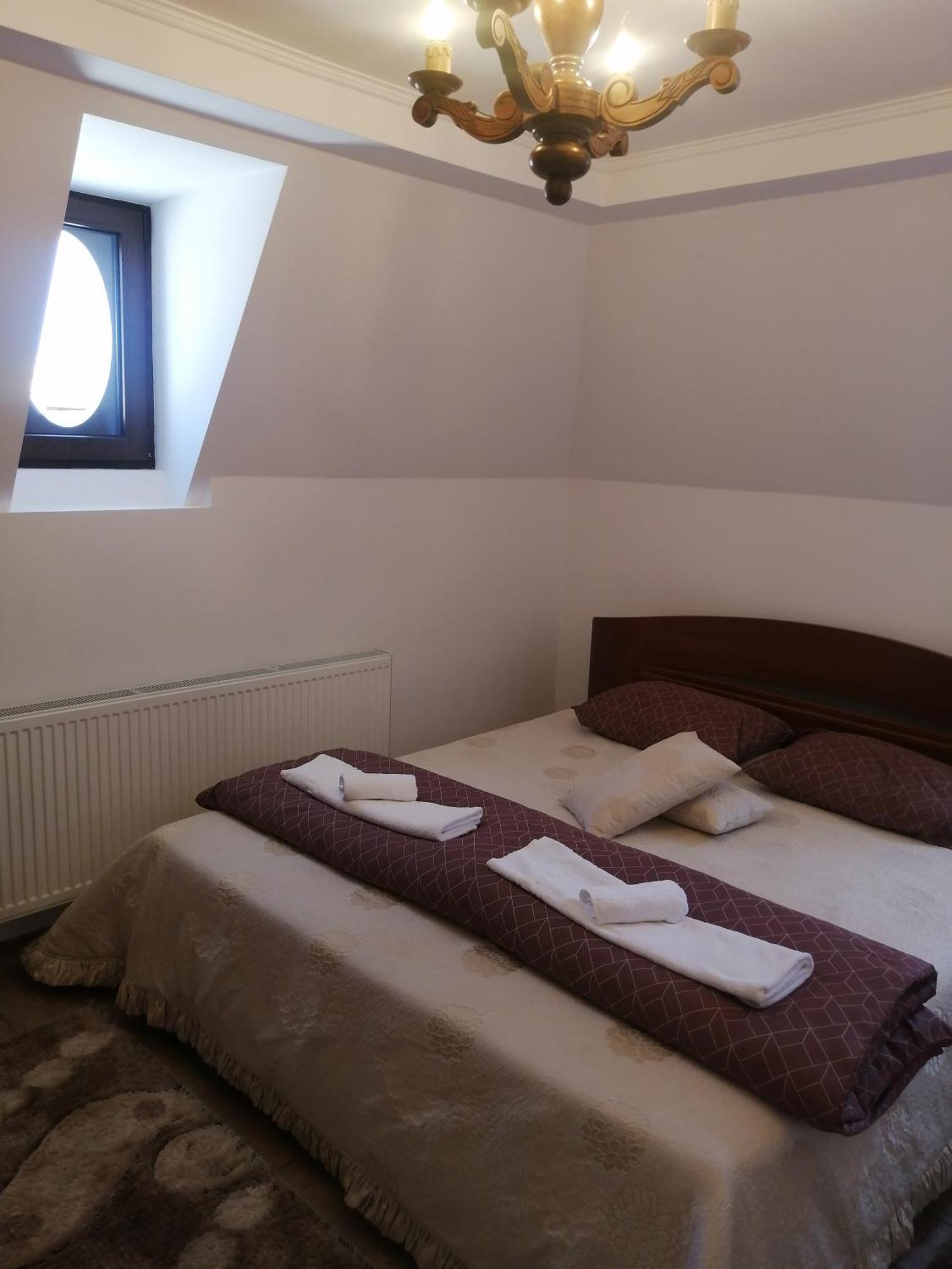 Casa Continentelor Hotell Cîmpulung Exteriör bild