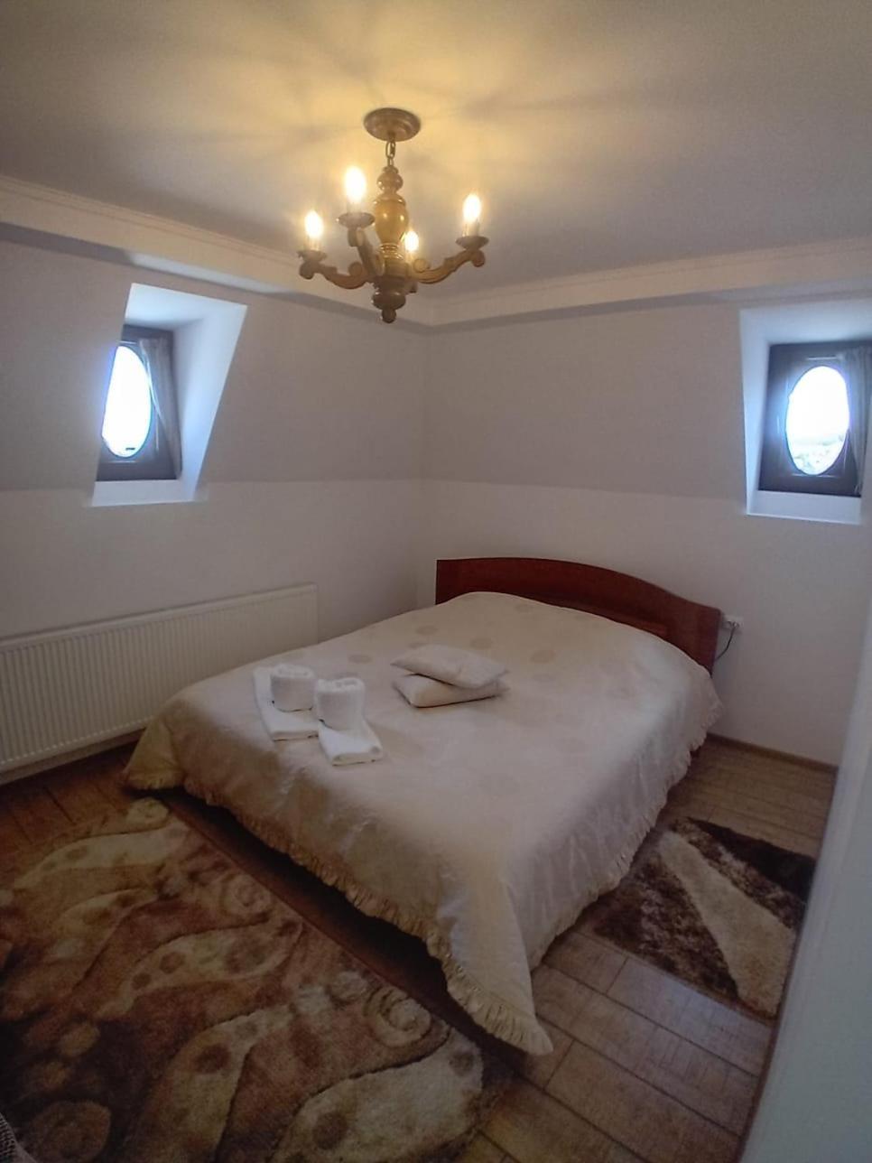 Casa Continentelor Hotell Cîmpulung Exteriör bild