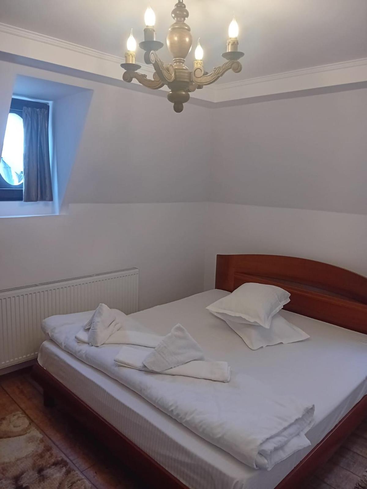 Casa Continentelor Hotell Cîmpulung Exteriör bild